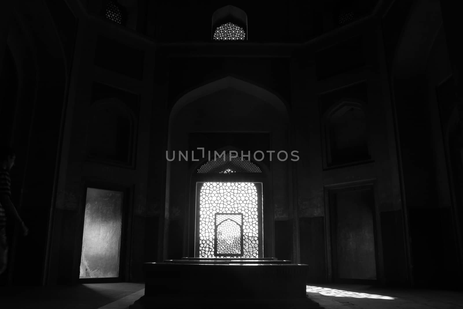 humanyun tomb inside black and white