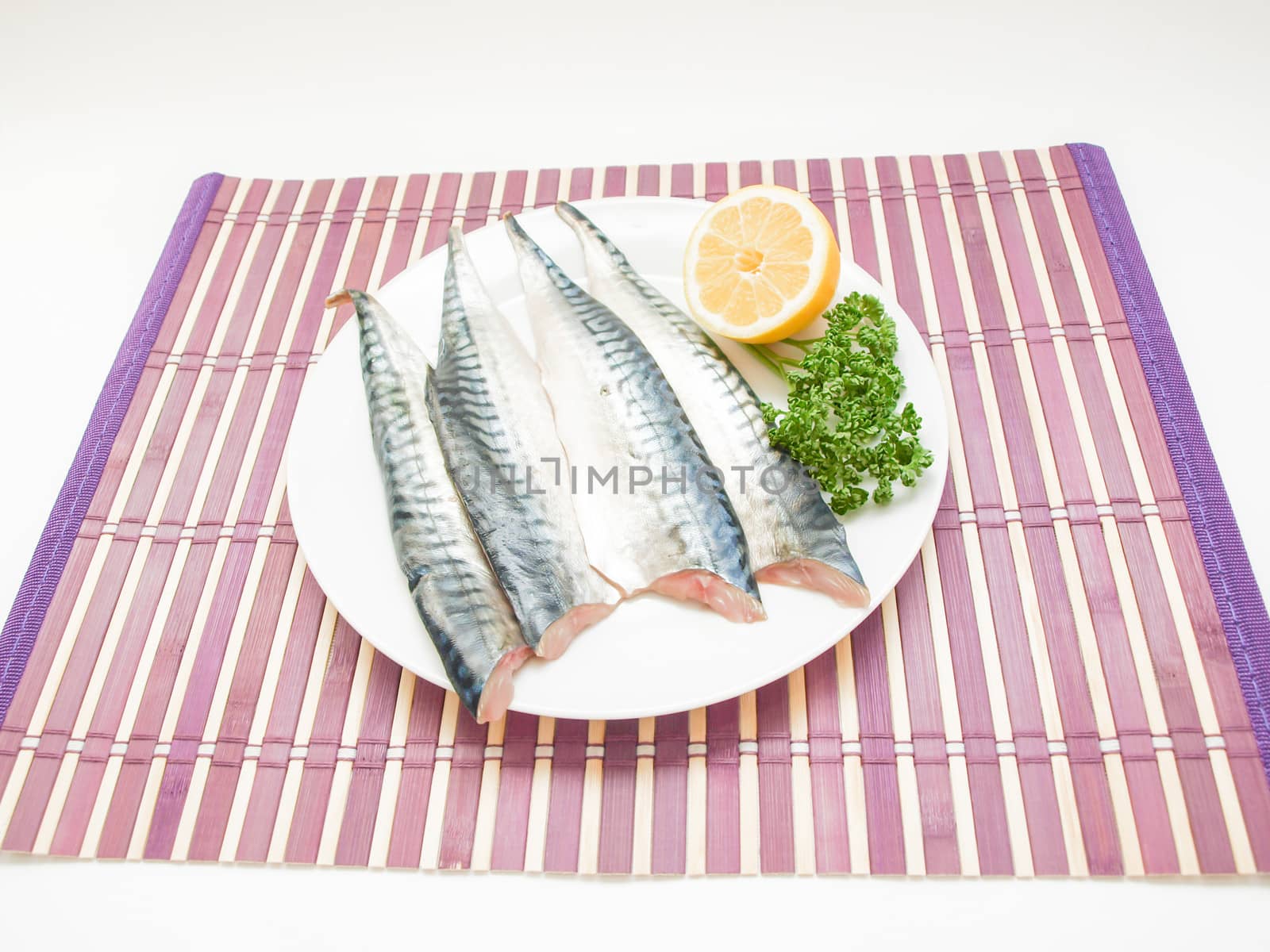 Raw mackerel filet by Arvebettum