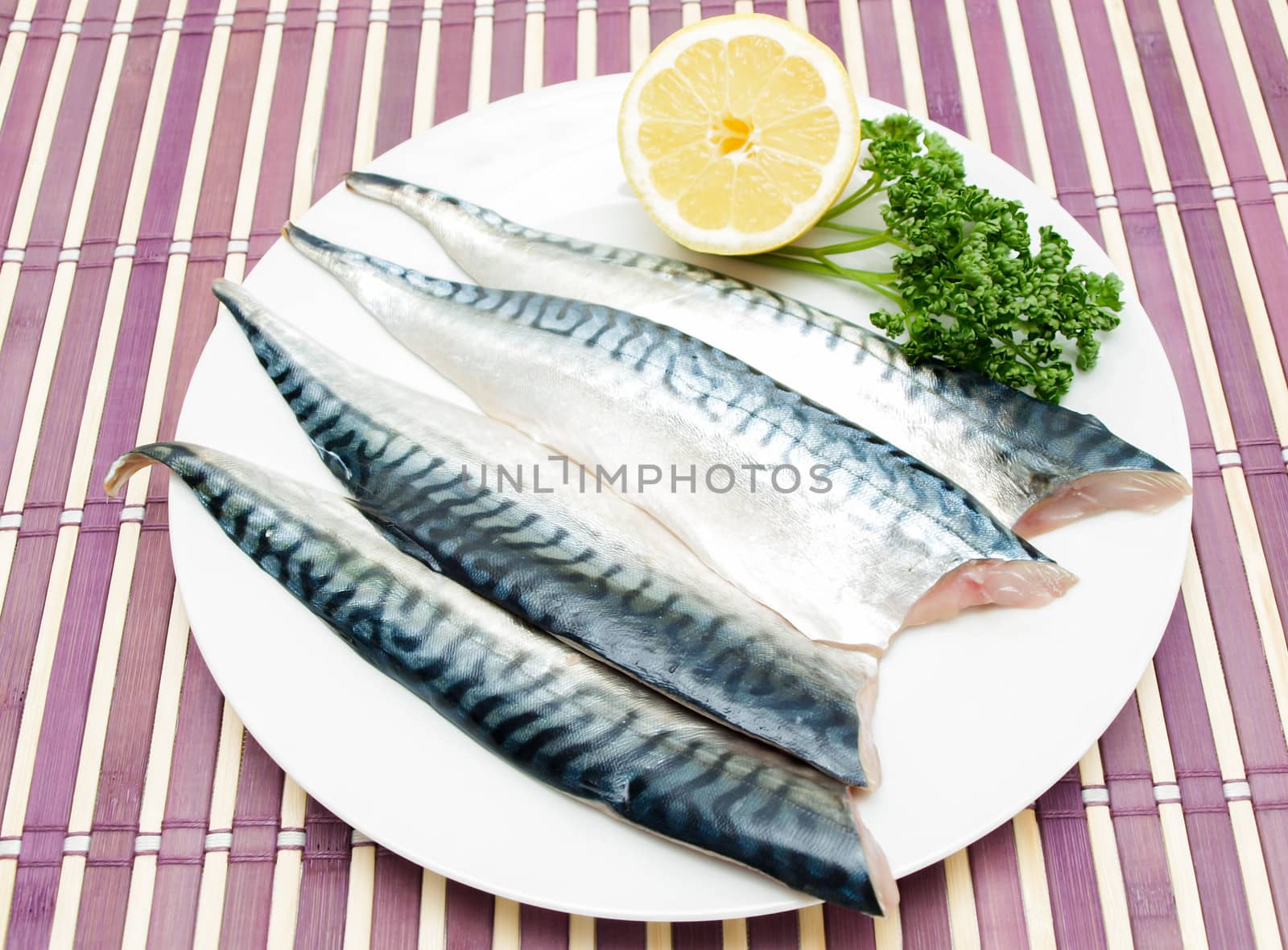 Raw mackerel filet by Arvebettum