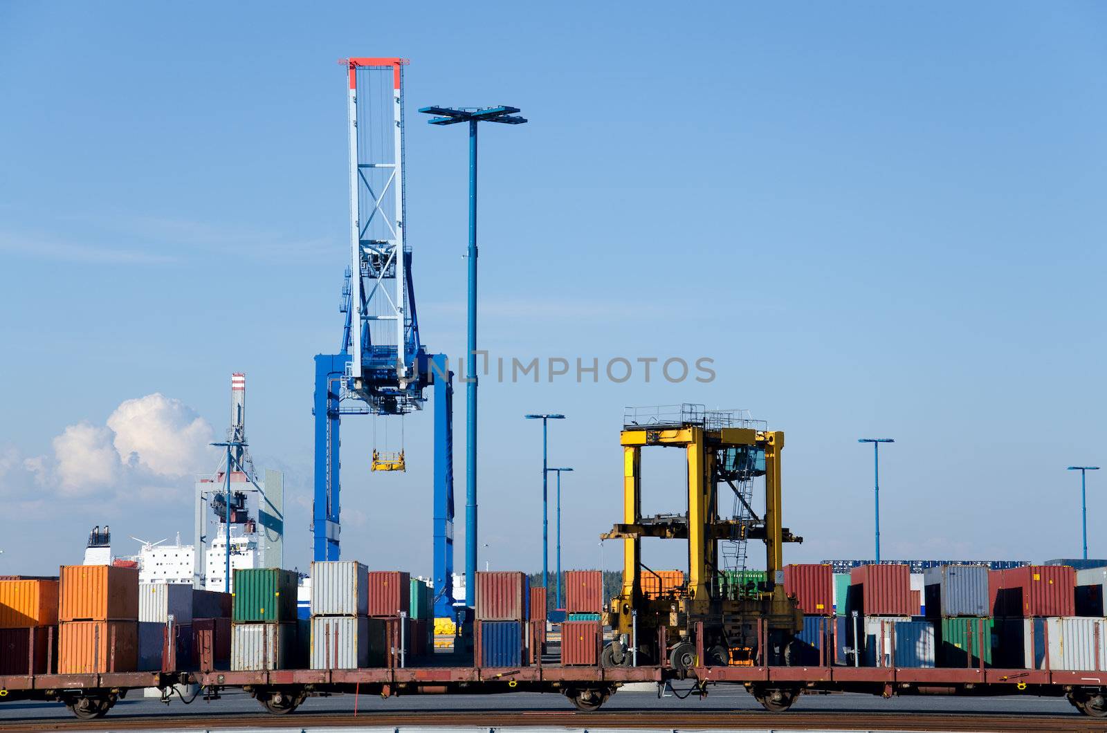dock cranes  by maisicon