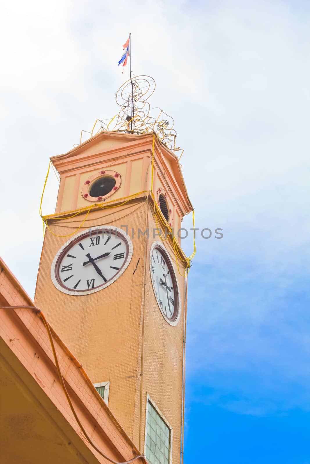 Vietnamese memorial clock tower is built in Thailand.