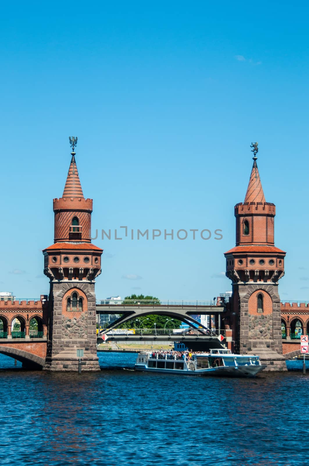 Oberbaum bridge by Jule_Berlin
