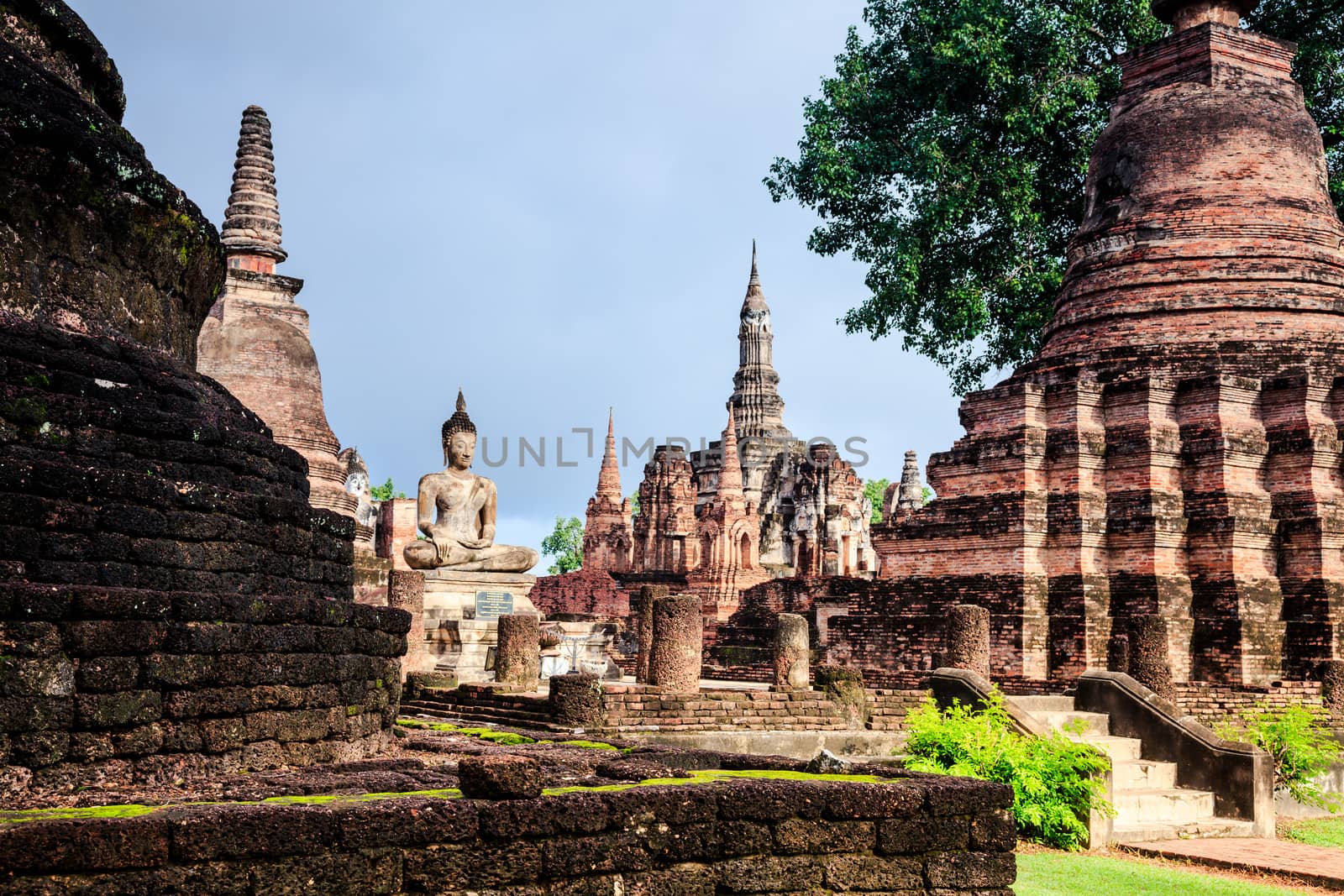 Seated buddha image in wat mahathat, sukhothai historical park, thailand