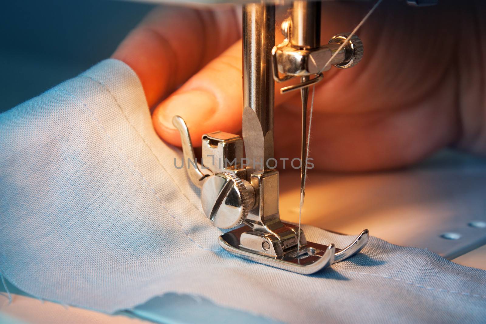 The sewing machine and item of clothing