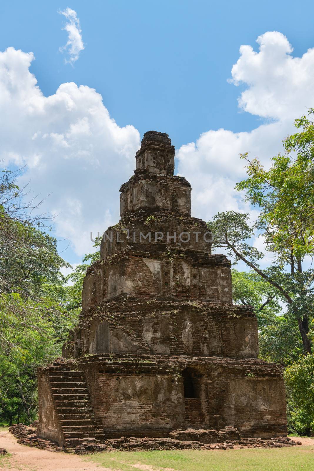 Samahal prasada pyramidal Buddhist temple, Polonnaruwa, Sri Lanka