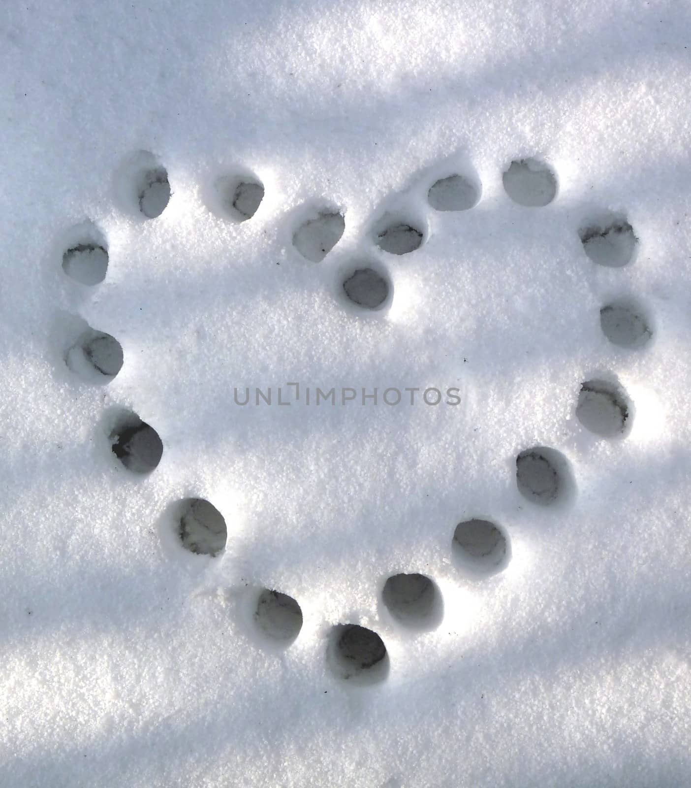 snow heart shape by ktinte