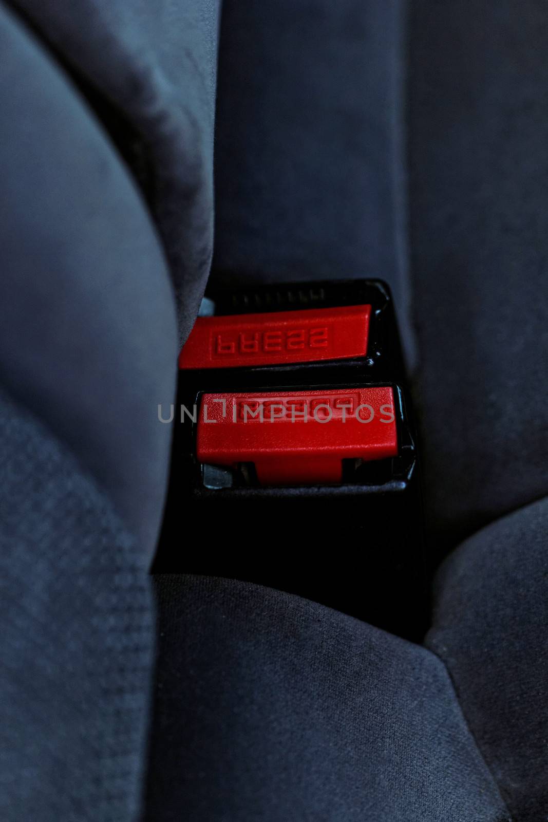 seat belt buckle by NagyDodo
