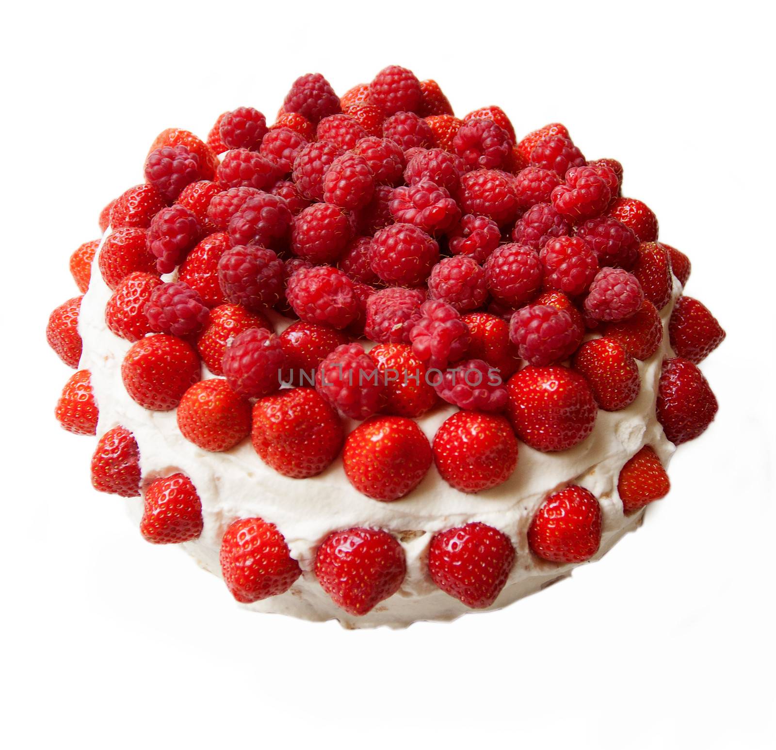 Strawberry and raspberry cake by annems