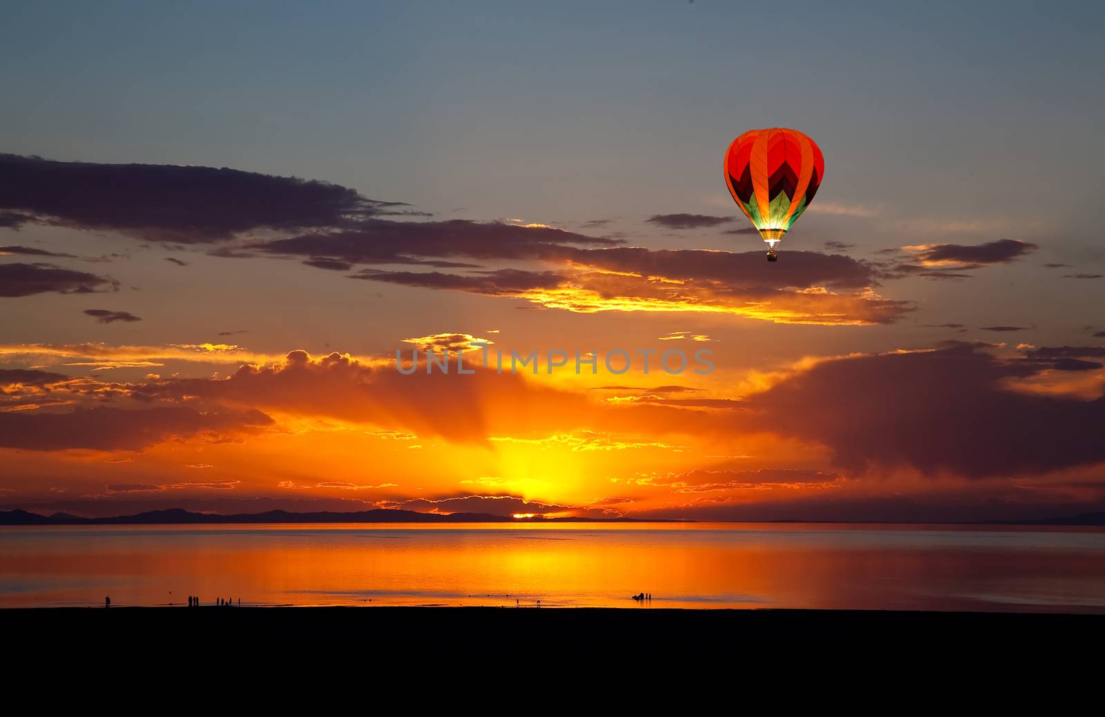 The colorful sunset scenery at the Great Salt Lake in Utah