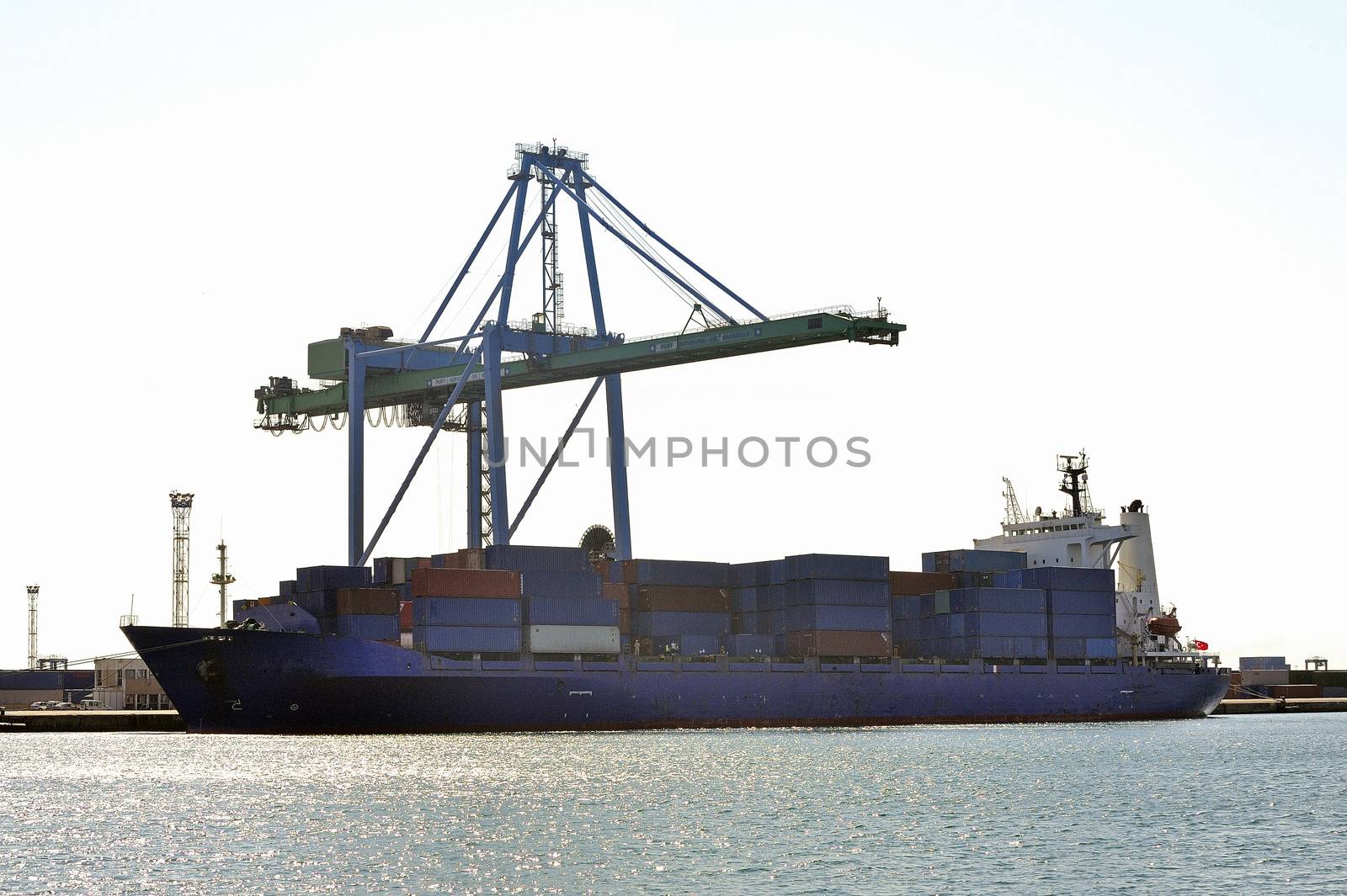 carry containers to quay in the wearing of Fos-sur-Mer beside Marseille to charge its cargo.