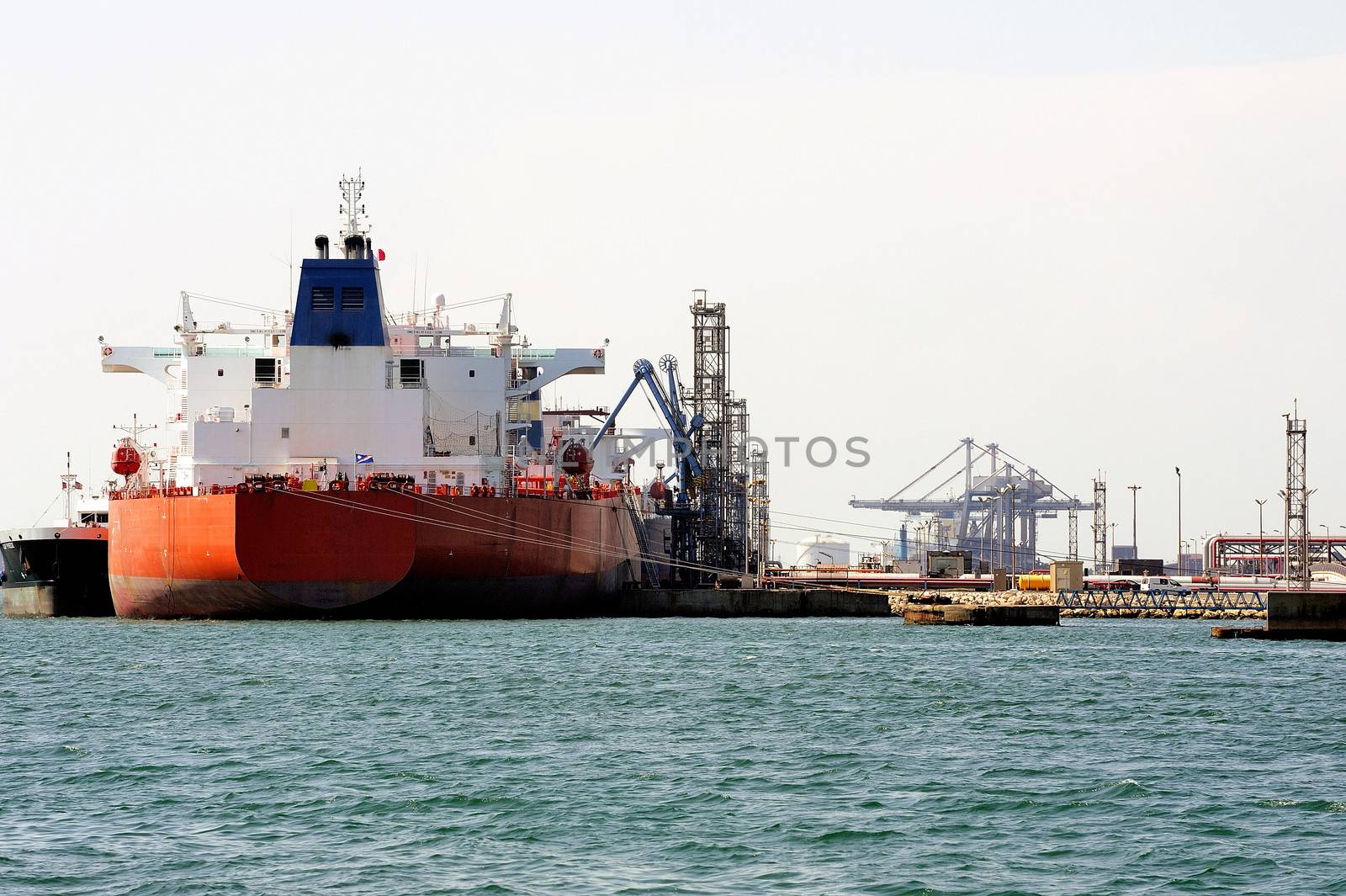 quay tanker to discharge by gillespaire