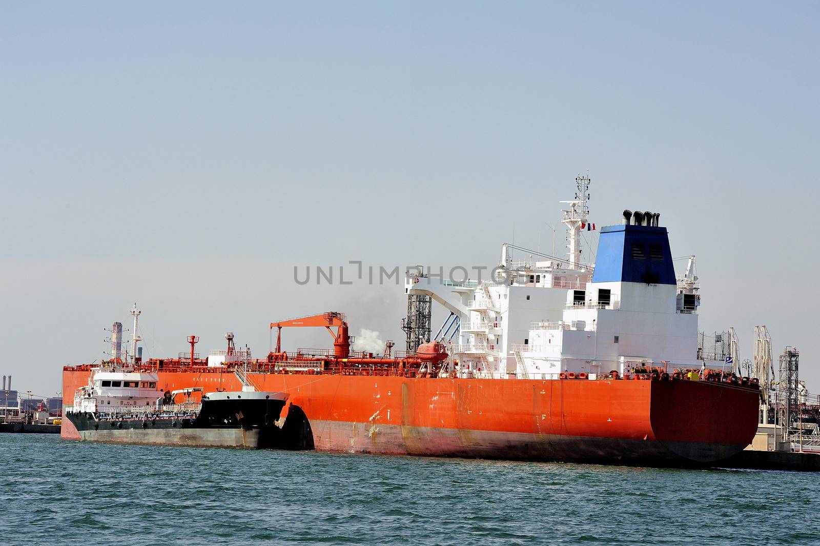 quay tanker to discharge by gillespaire