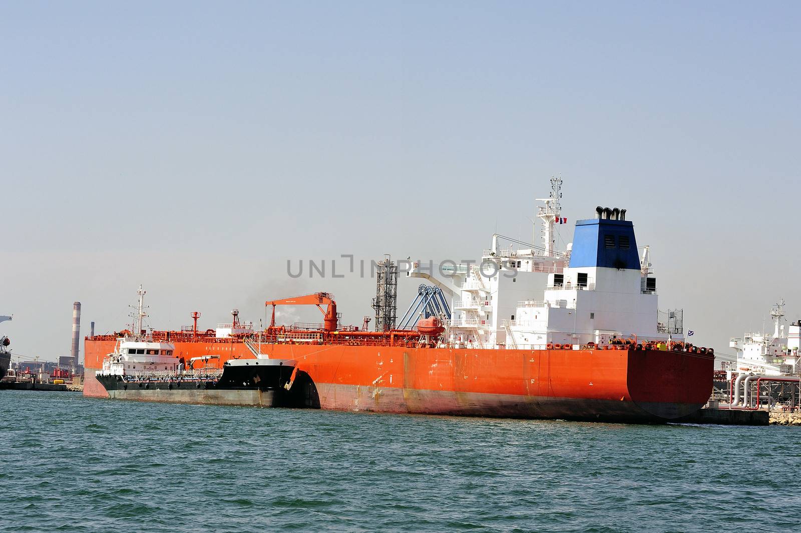 quay tanker to discharge by gillespaire