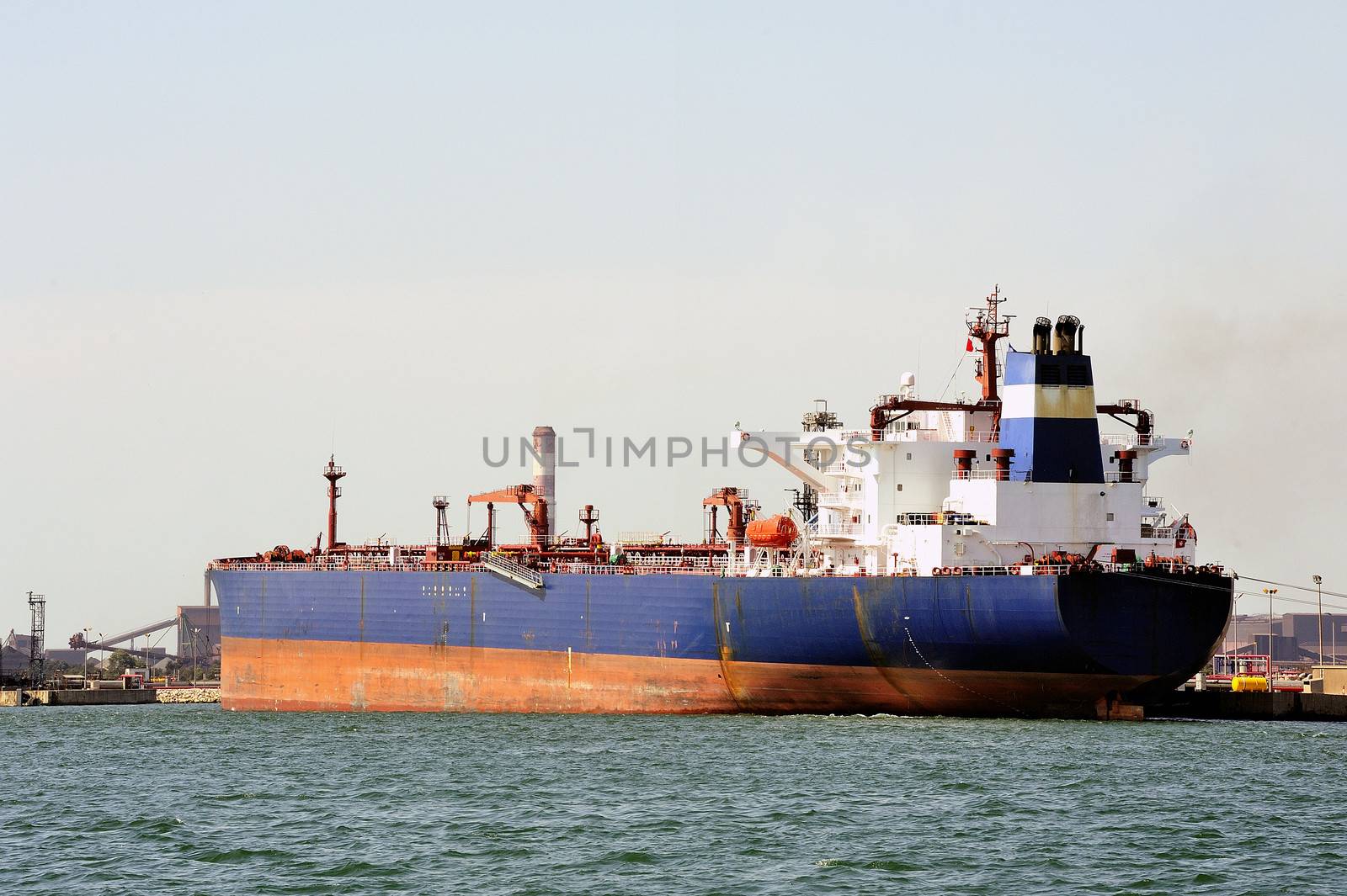 quay tanker to discharge by gillespaire