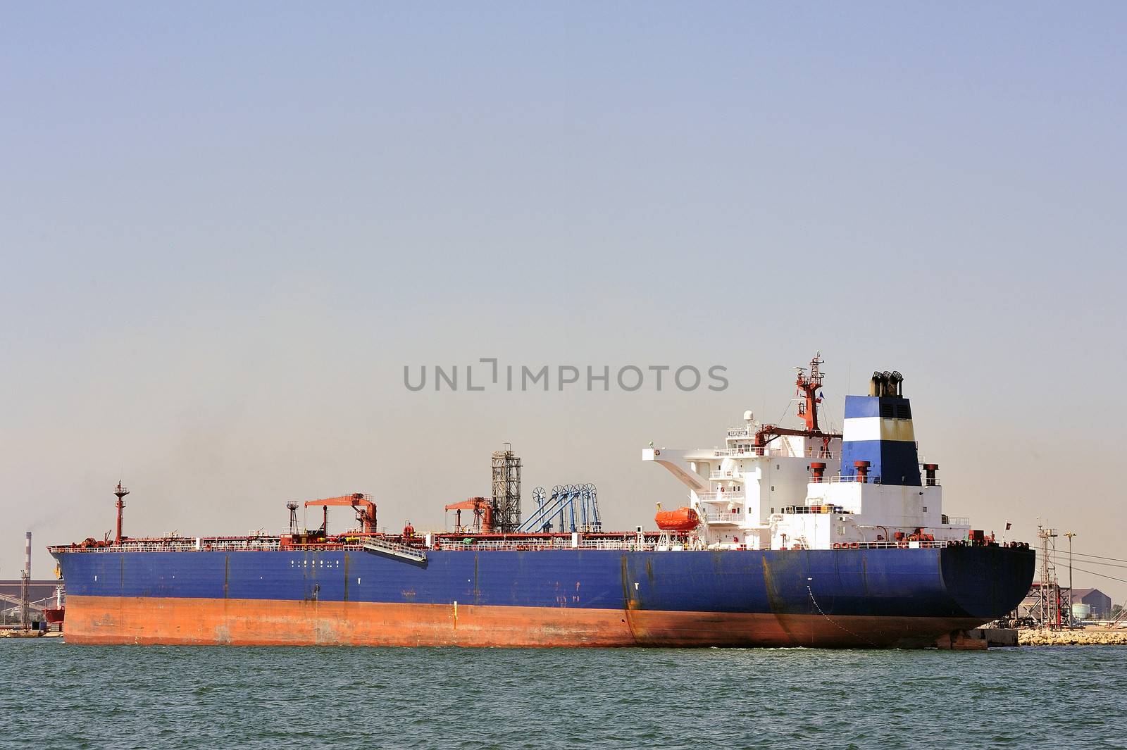 quay tanker to discharge by gillespaire