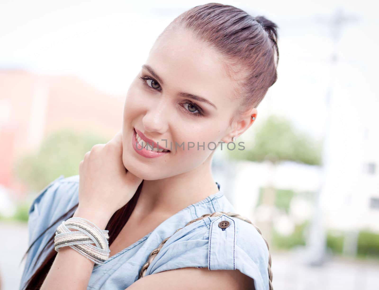 young attraktive happy woman outdoor in summer portrait fashion lifestyle