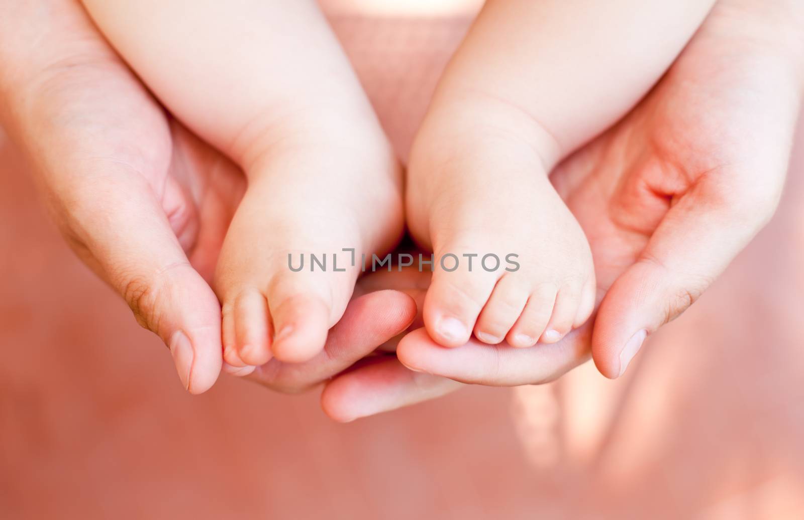 Tiny feet by naumoid
