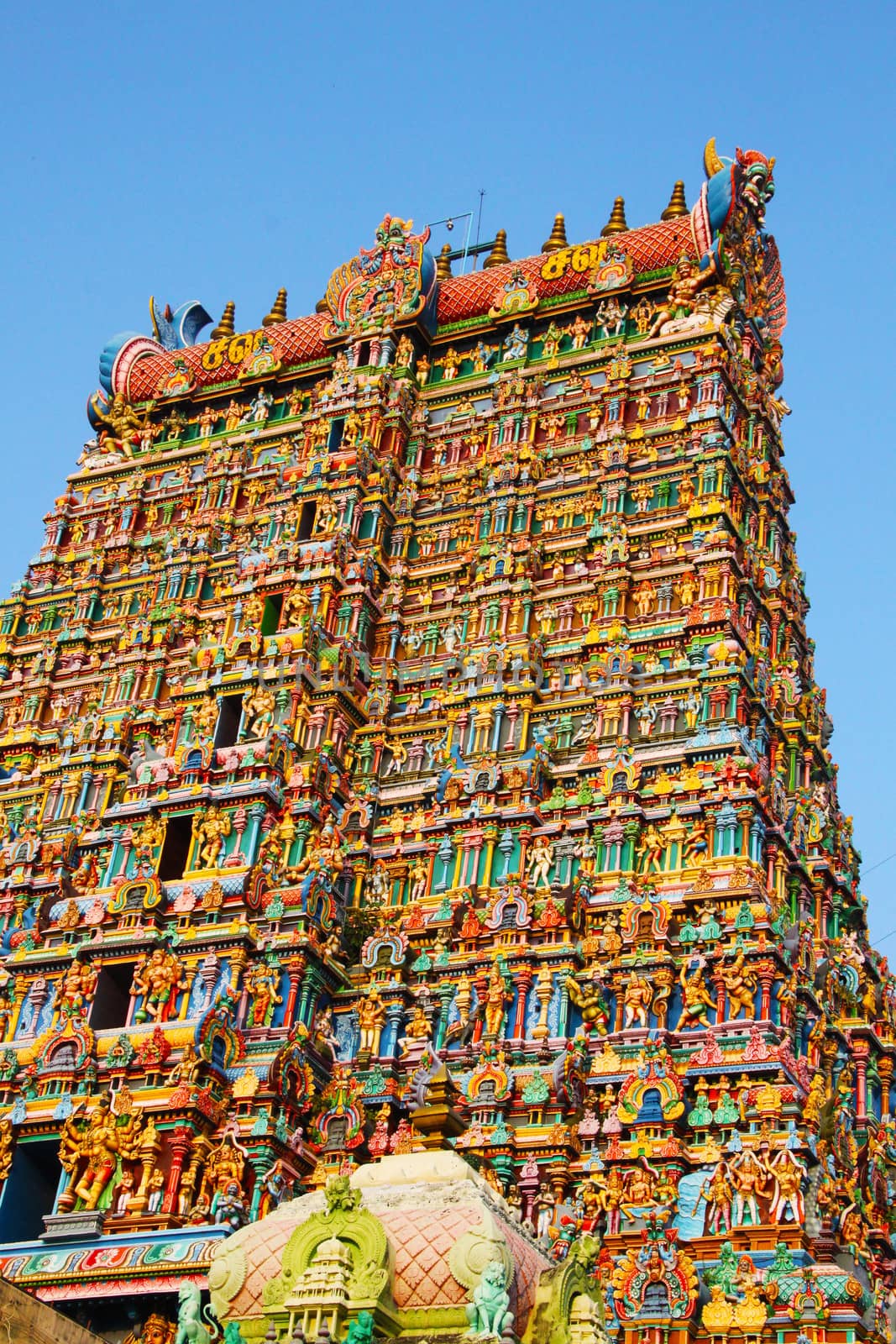Meenakshi Amman Kovil is a historic Hindu temple located in the southern bank of river Vaigai in the city of Madurai, Tamil Nadu, India.