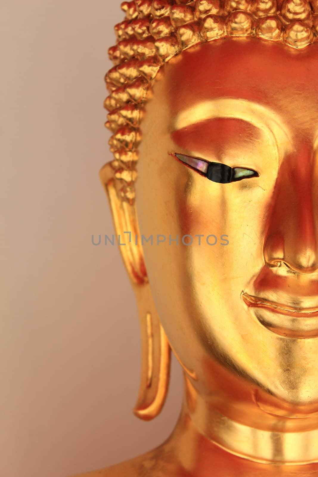 Face of Golden Buddha Statue at Wat Pho