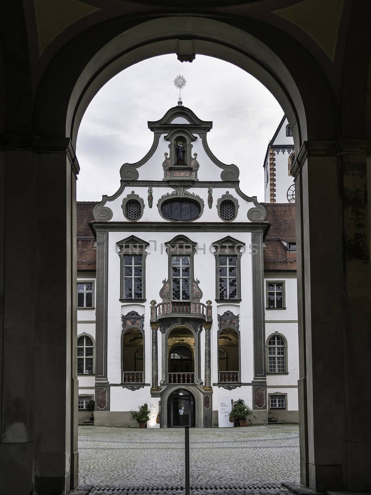 Image of the entrance portal to the "Hohes Schloss" in Fussen