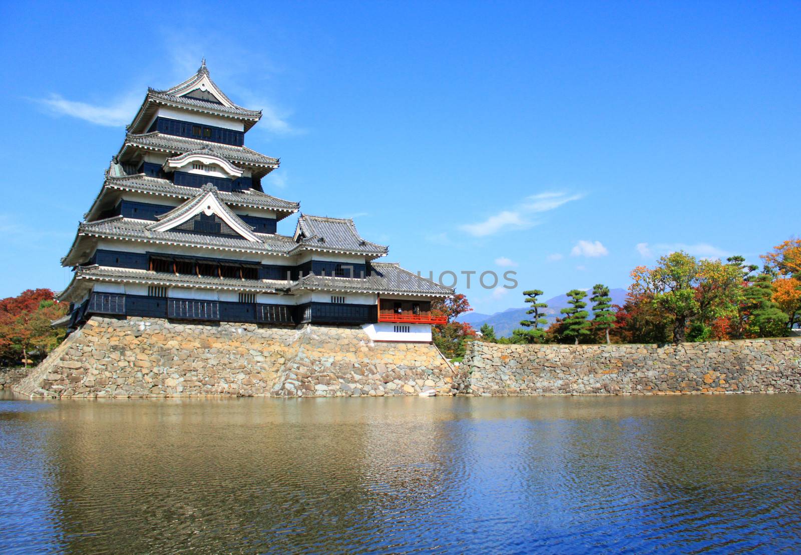 Matsumoto Castle in Japan by nuchylee