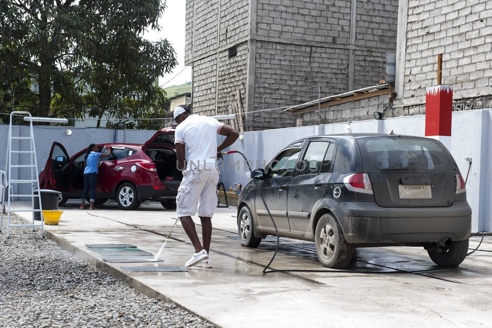 People who wash by hand a automolbile