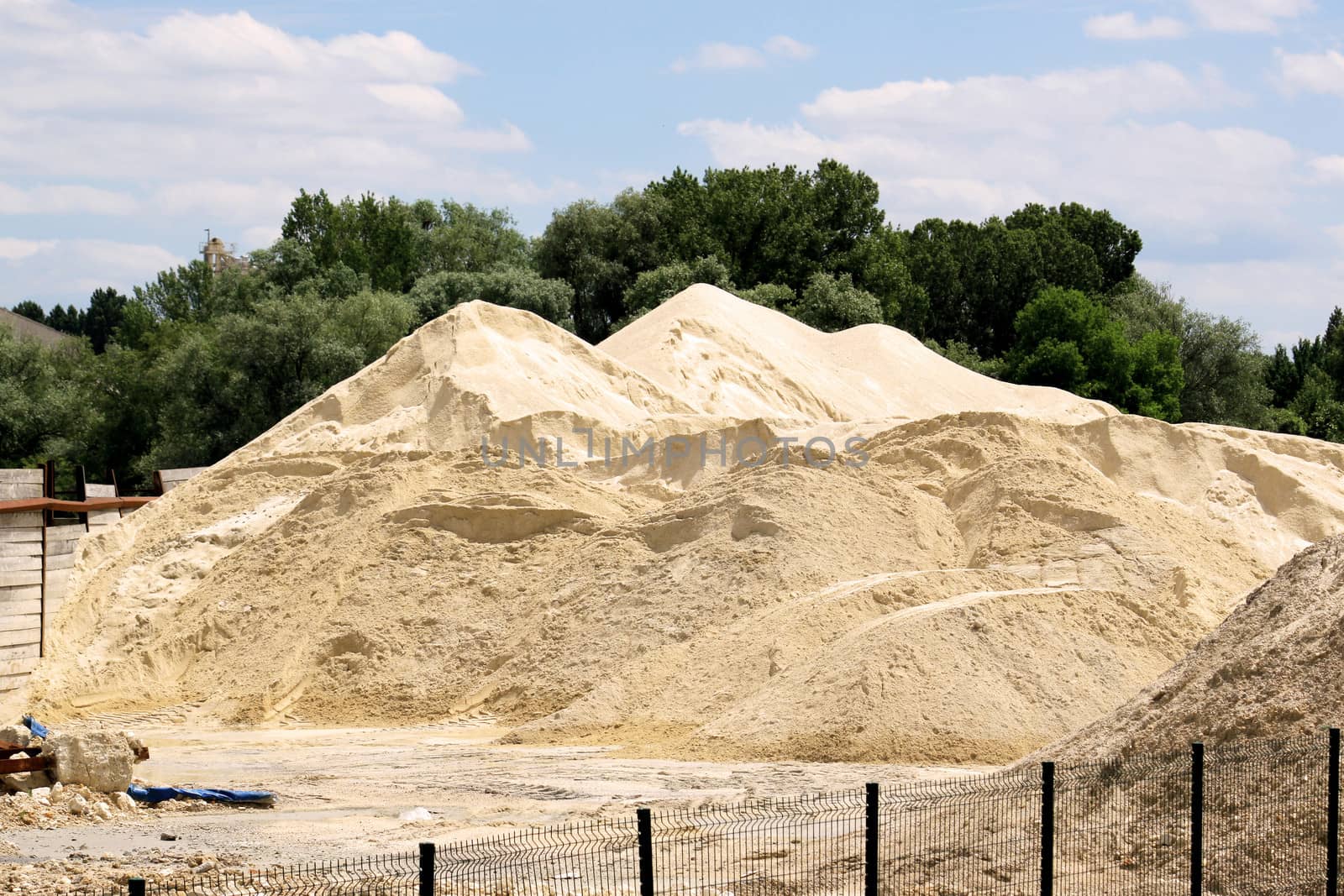 Photo of a pit for the production of sand for the construction industry