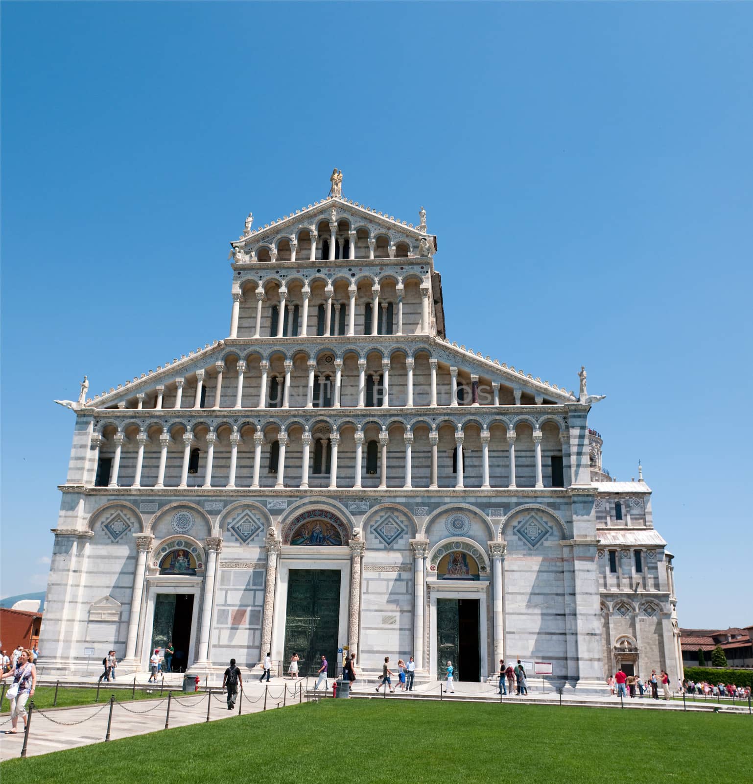 Crowds of tourists visit the Cathedral of Pisa. Piazza dei miracoli, Pisa, Italy.