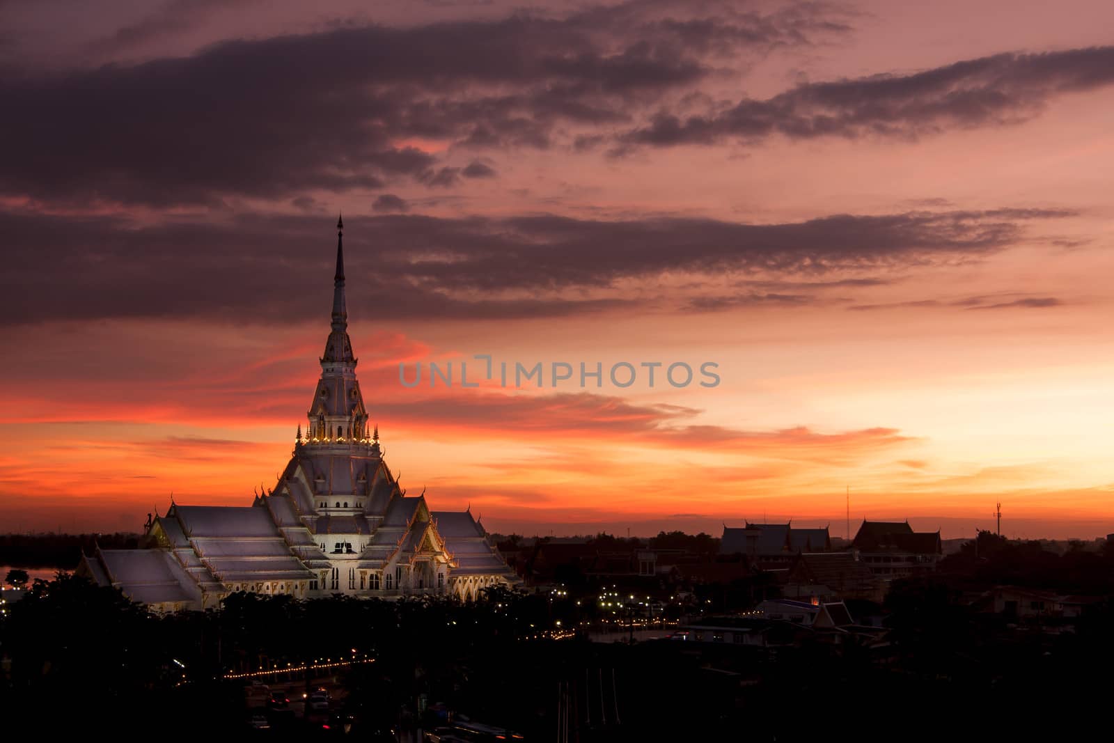 Twilight view of Sothorn Wararam Woraviharn temple by jame_j@homail.com