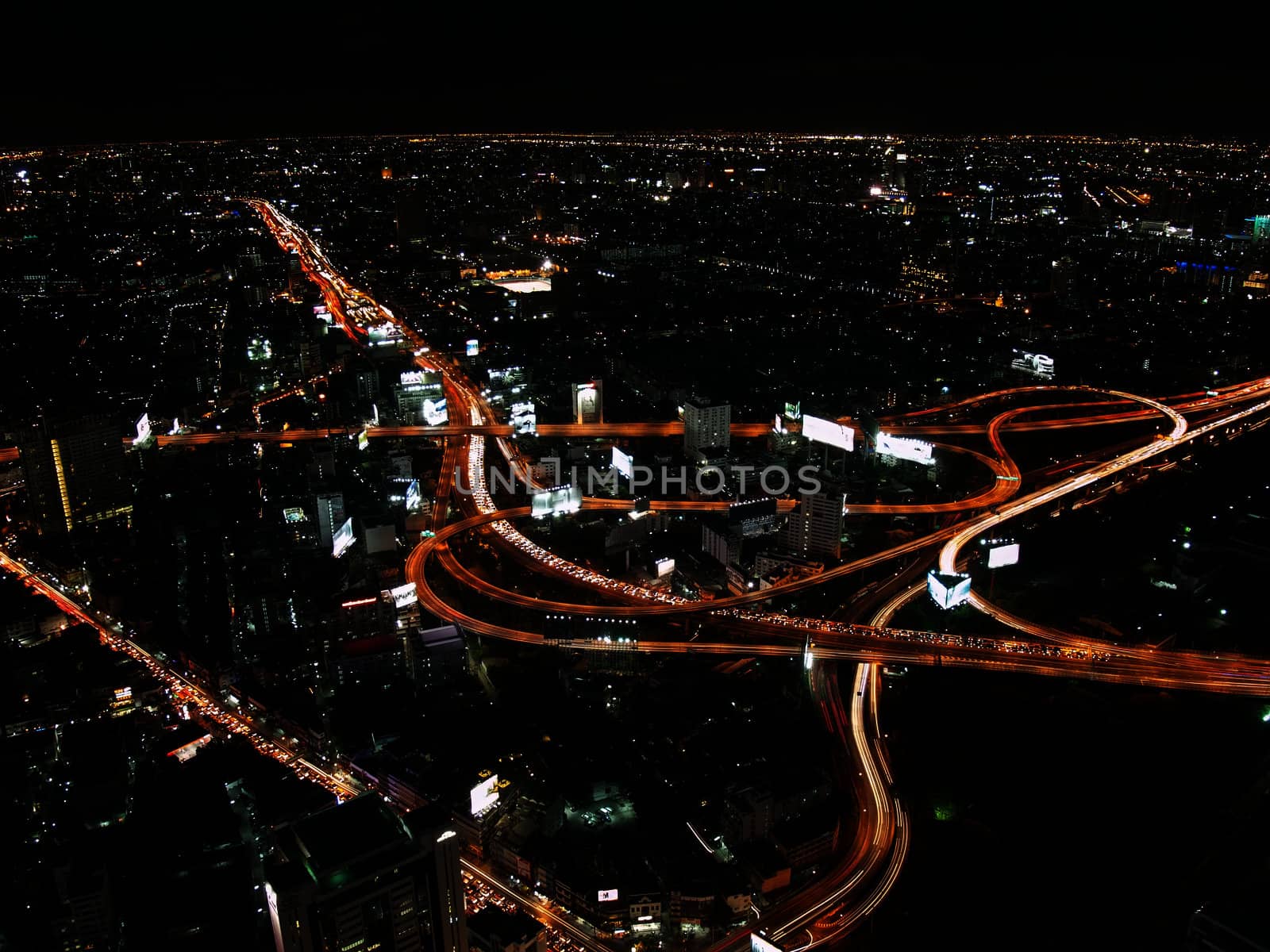 Fast road network in Bangkok at night by rzoze19
