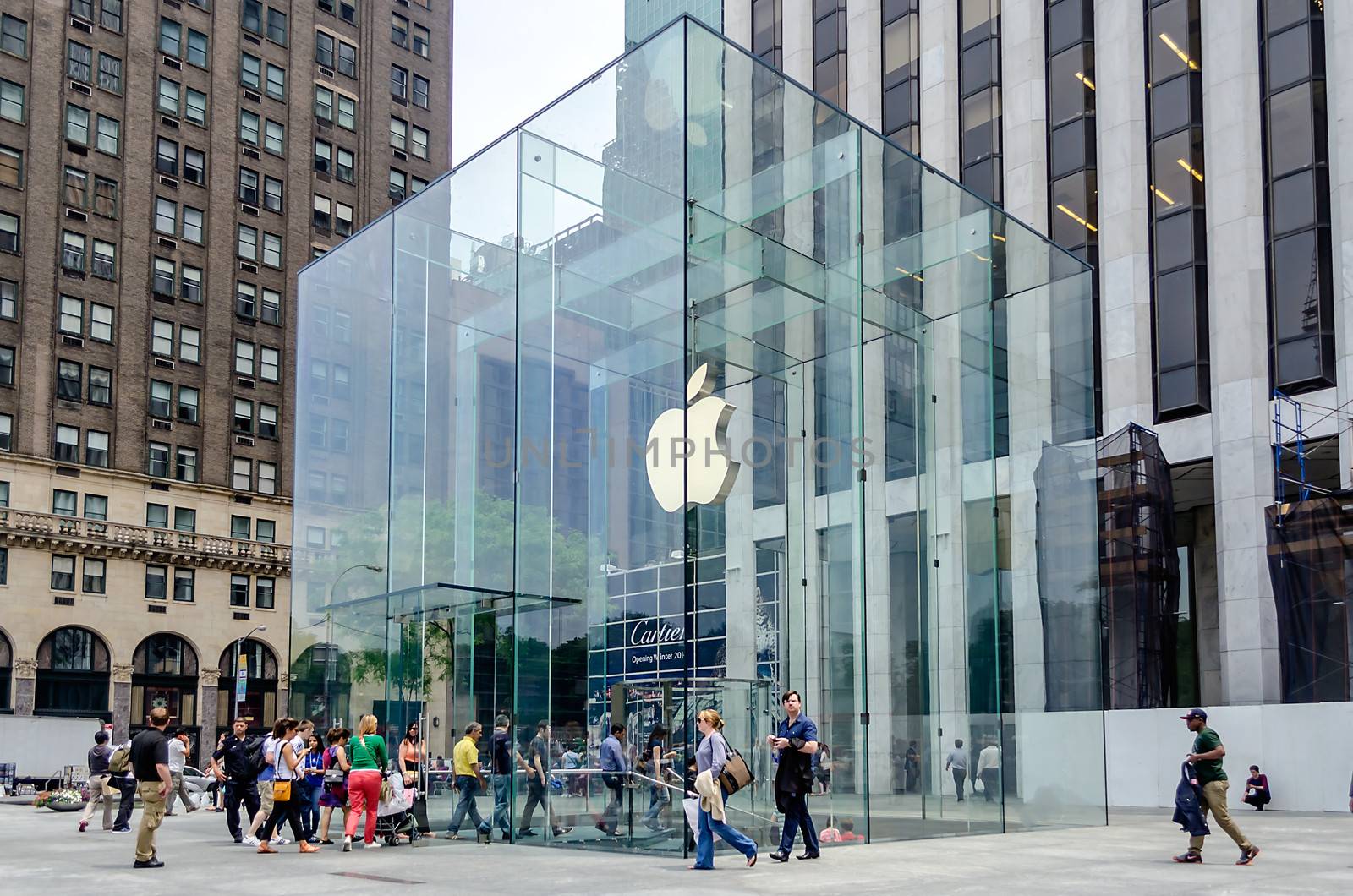 Apple Store at 5th Ave, New York City by marcorubino