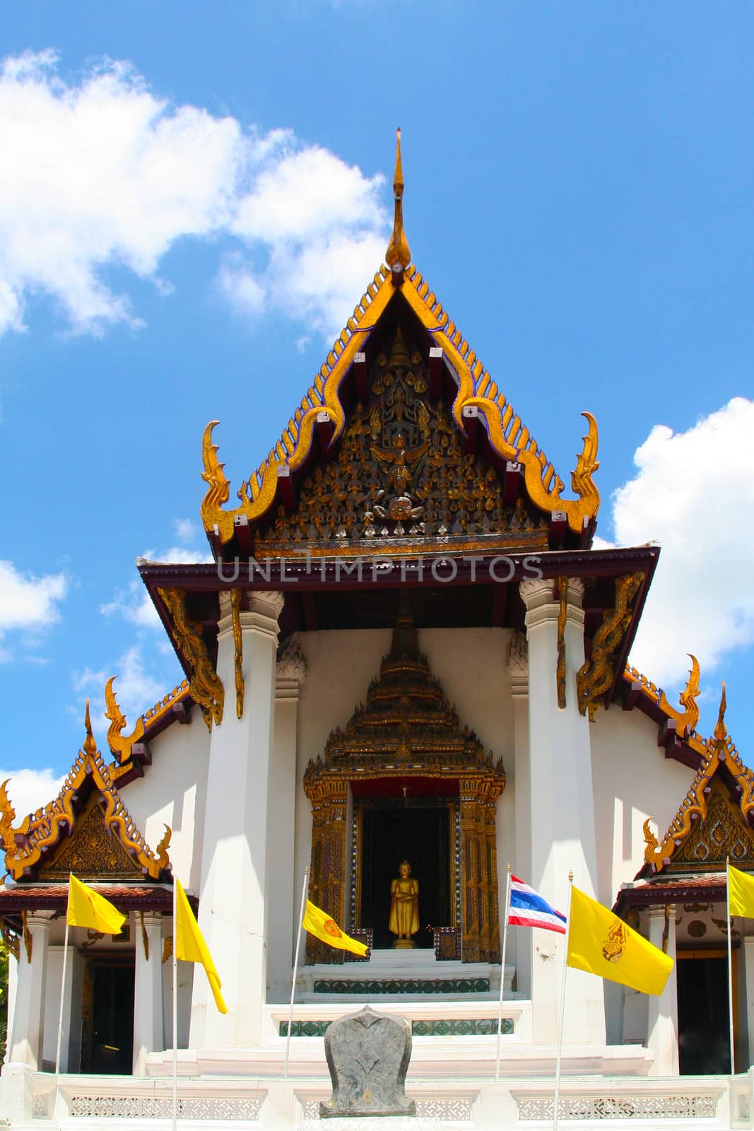 Buddist temple in Ayutthaya by tboyajiev