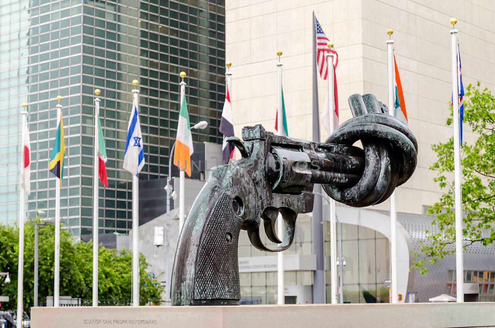Non Violence Sculpture at UN by marcorubino