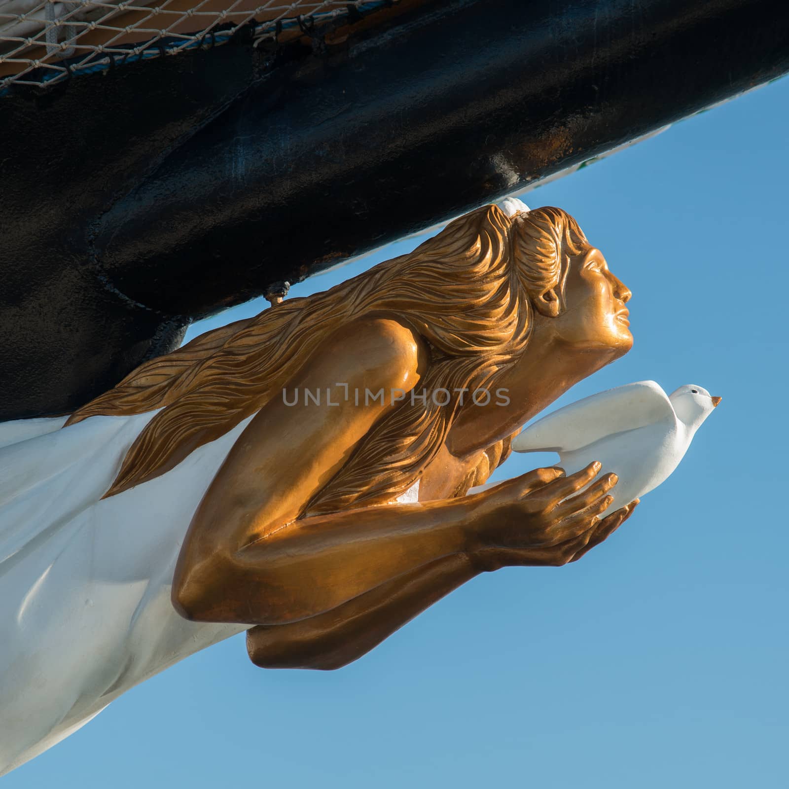 figurehead of a vintage sailing ship