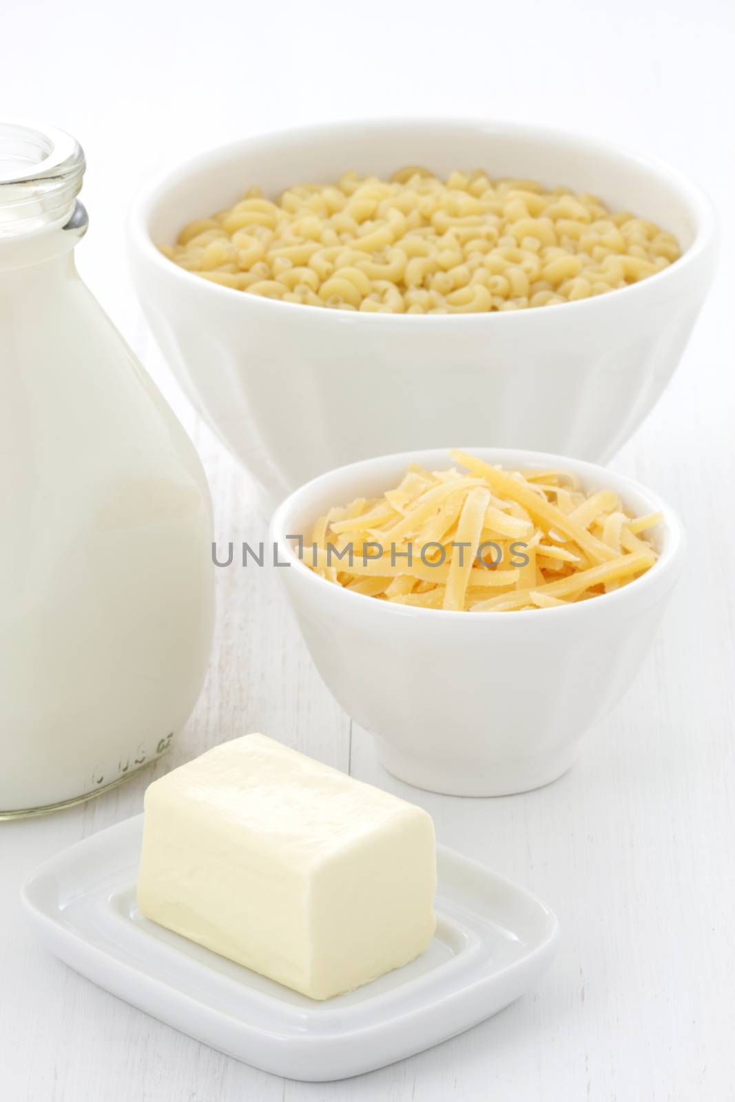 Delicious macaroni and cheese ingredients with a smooth milk cream, fine bread crumbs and aged cheddar cheese. Almost every kid and adult will love it at once. 