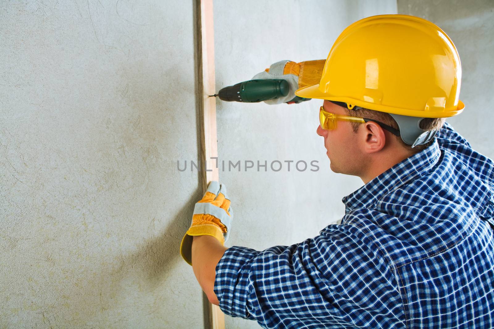 a contractor working with electrical screwdriwer