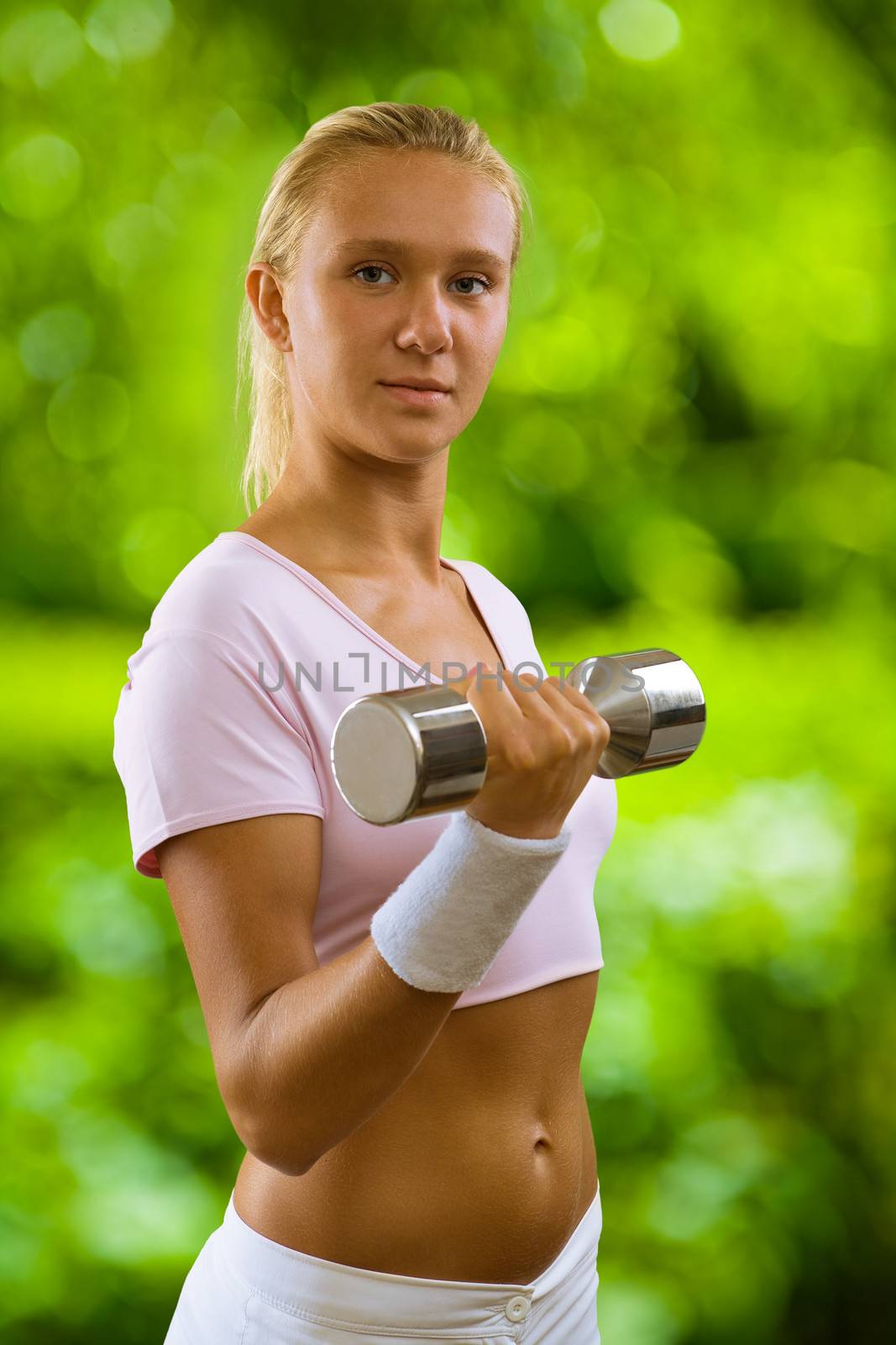 a girl training with dambbell