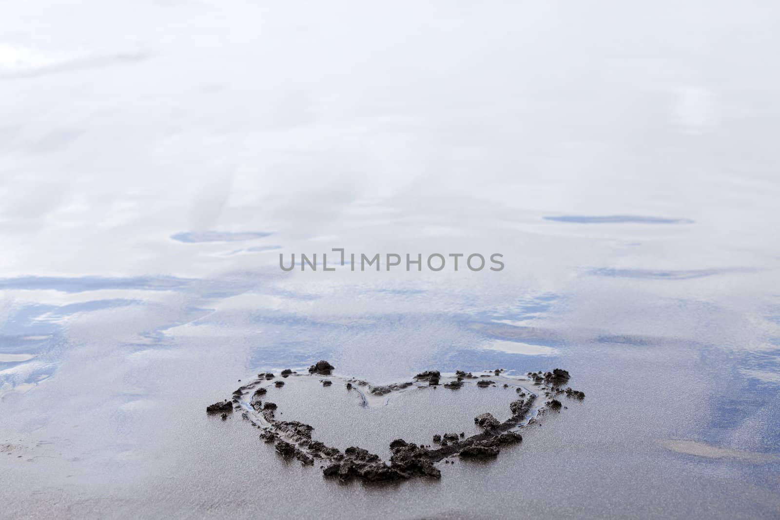 heart in the sand by bernjuer