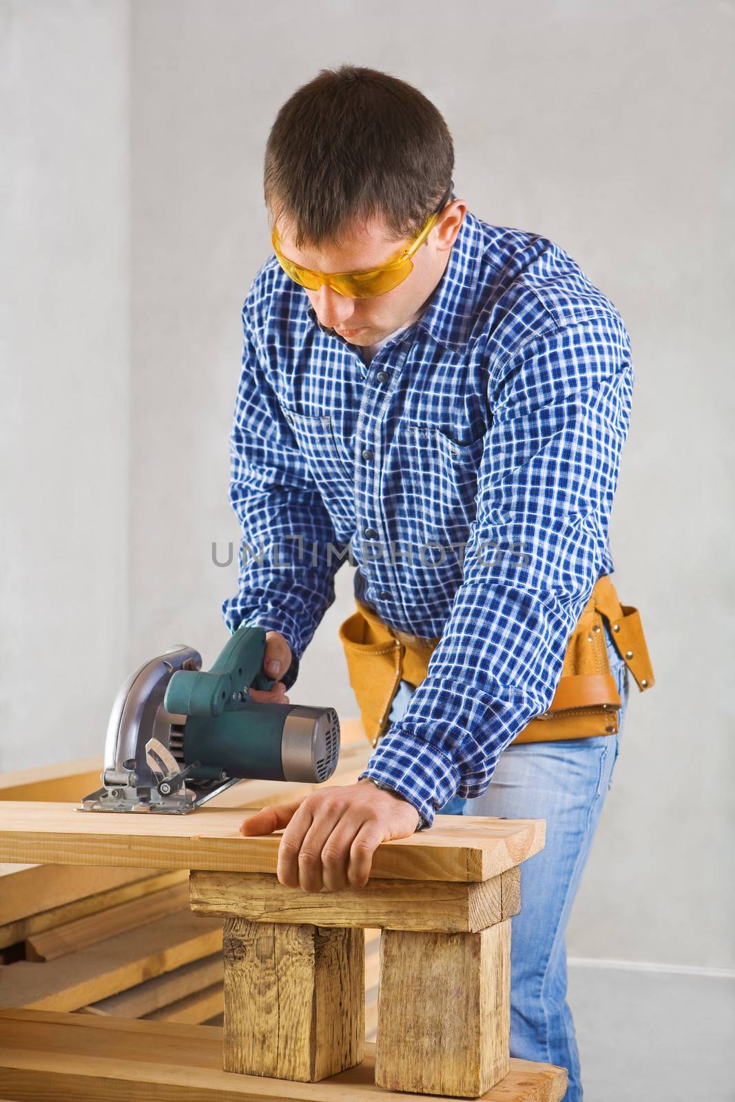 single man cuts the board