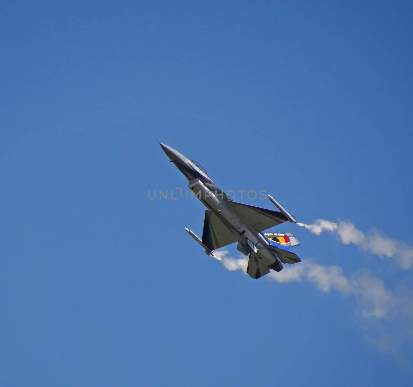 belgian aircraft f16 by gegelaphoto
