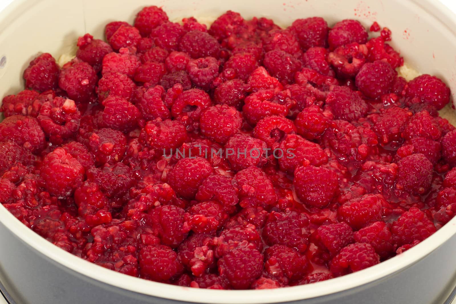 Frozen raspberries on cake dough