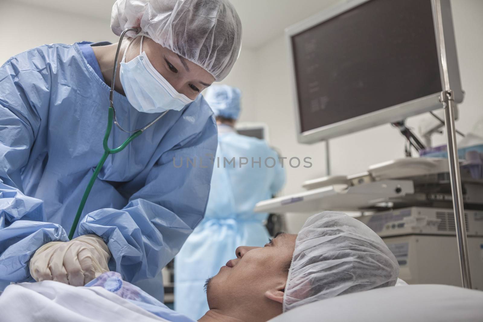 Surgeon consulting a patient, getting ready for surgery