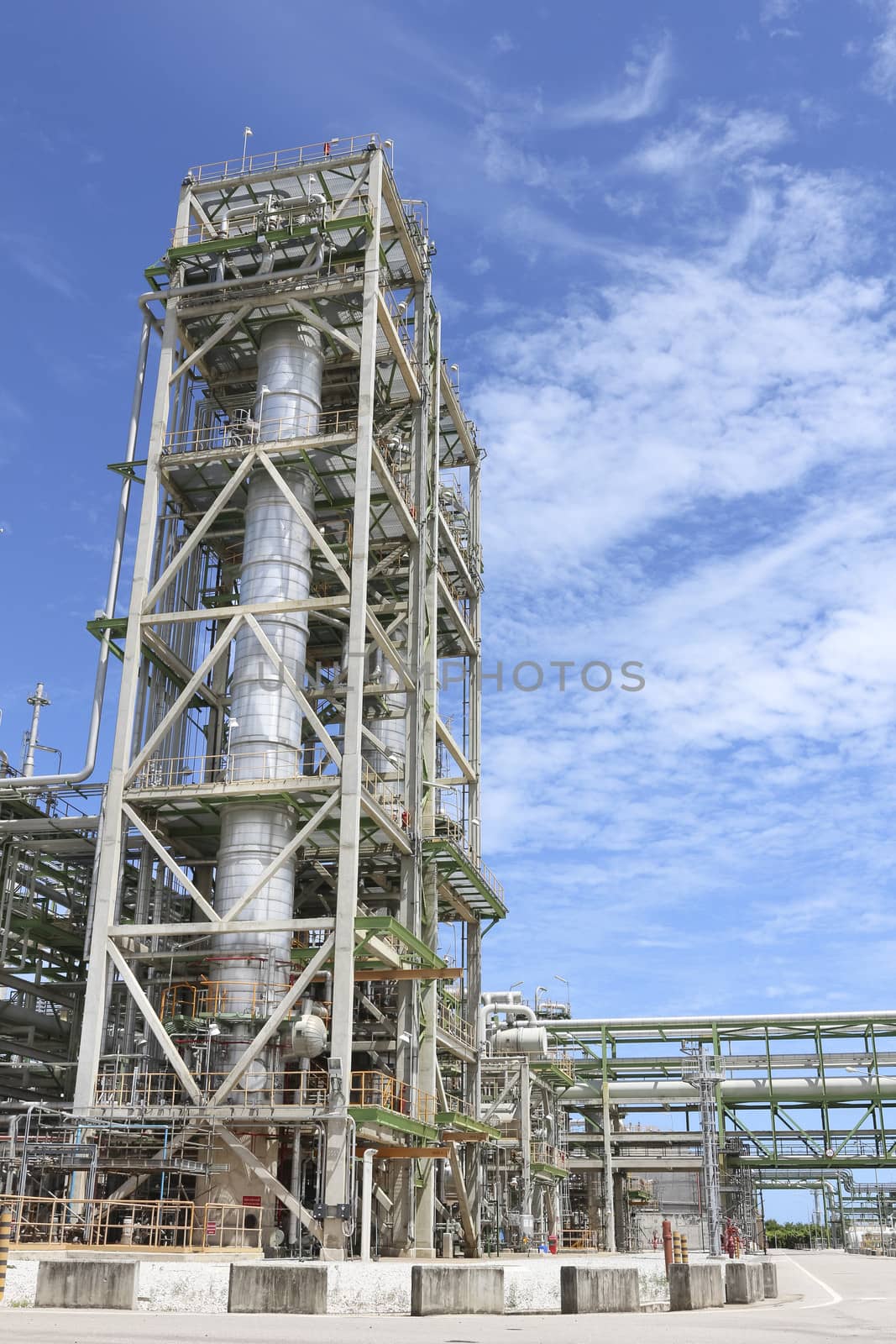 Industrial structure in chemical plant