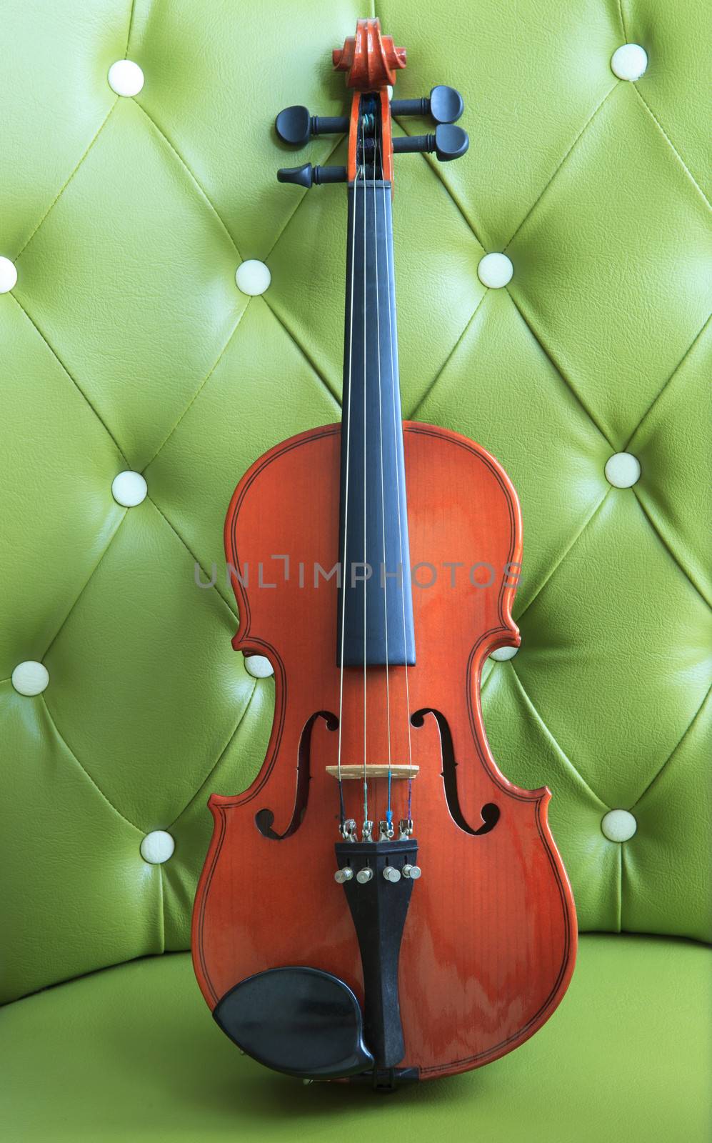 violin by khunaspix
