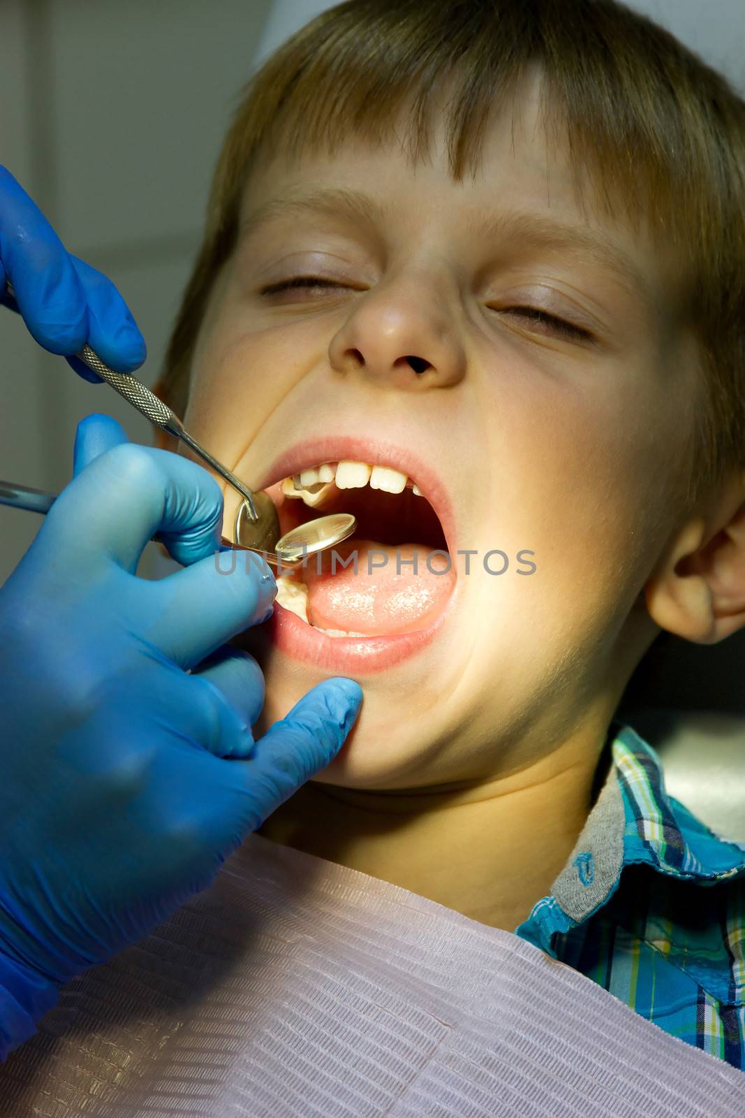 9 years old boy on reception at the dentist