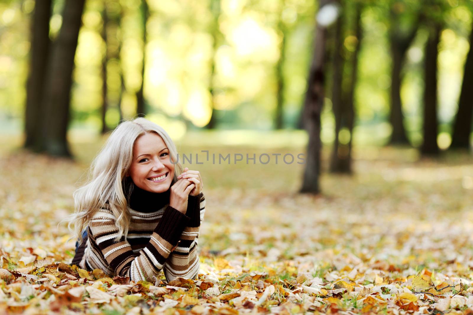 autumn woman portret in park