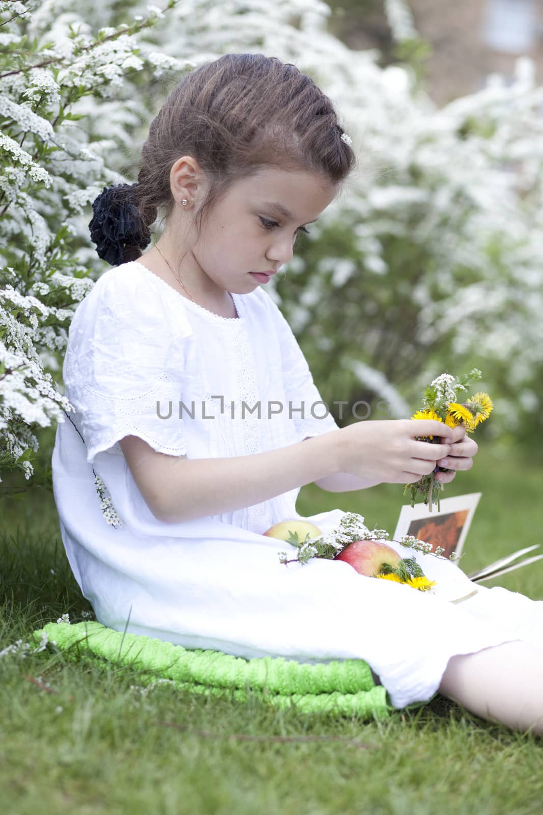 Portrait of beautiful little girl in spring blossom