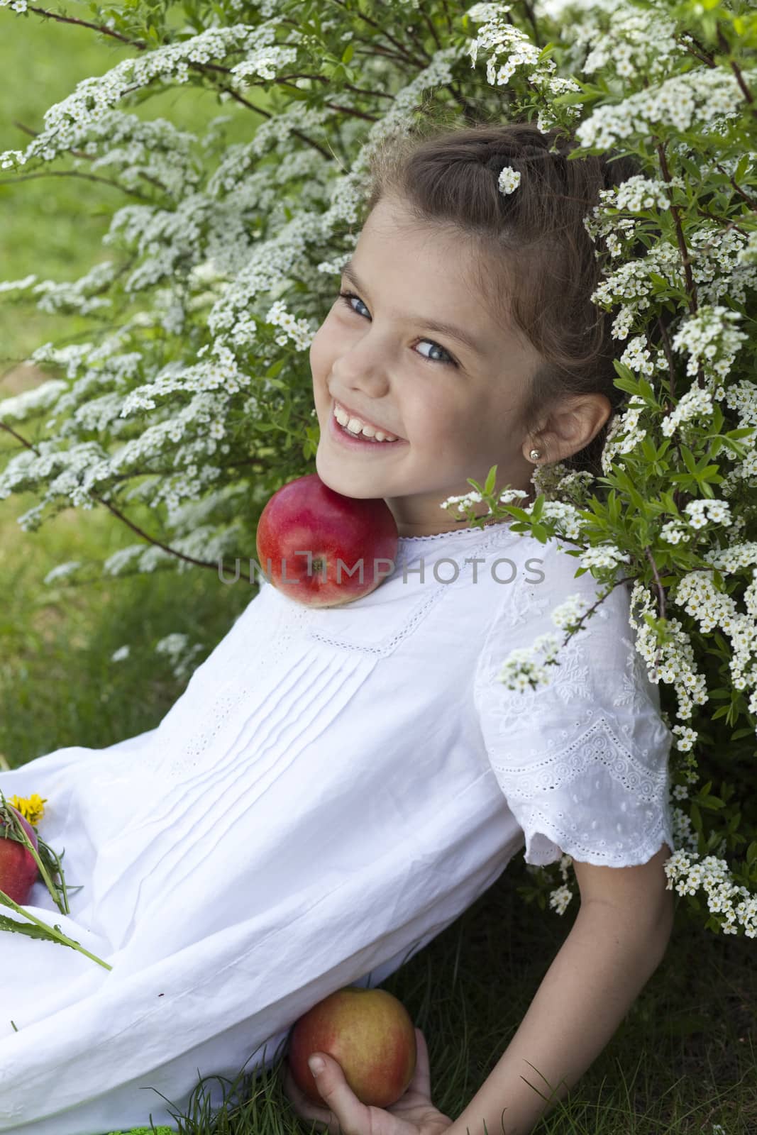 Portrait of beautiful little girl in spring blossom