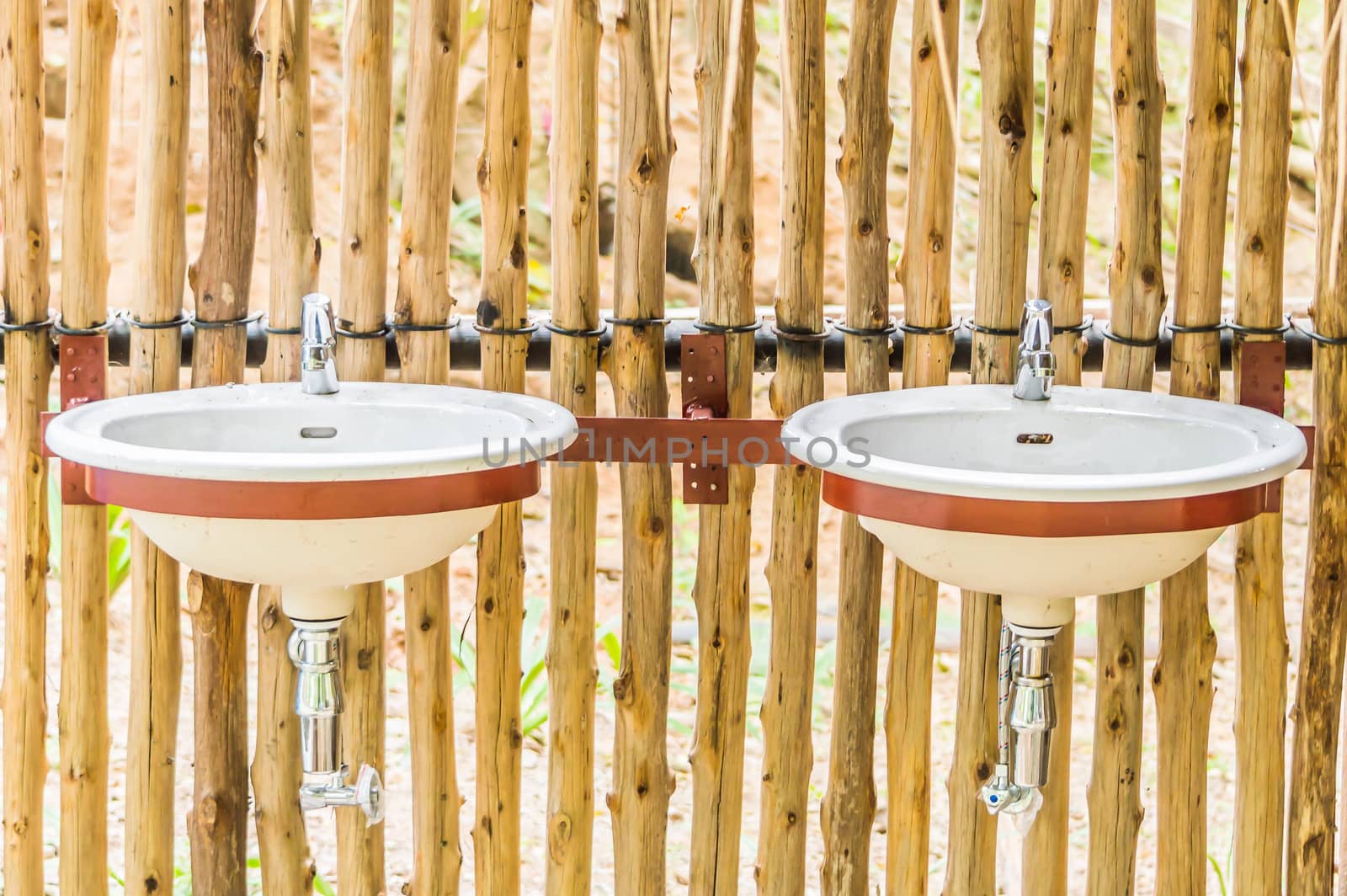 Wash basin fitted with natural wood.