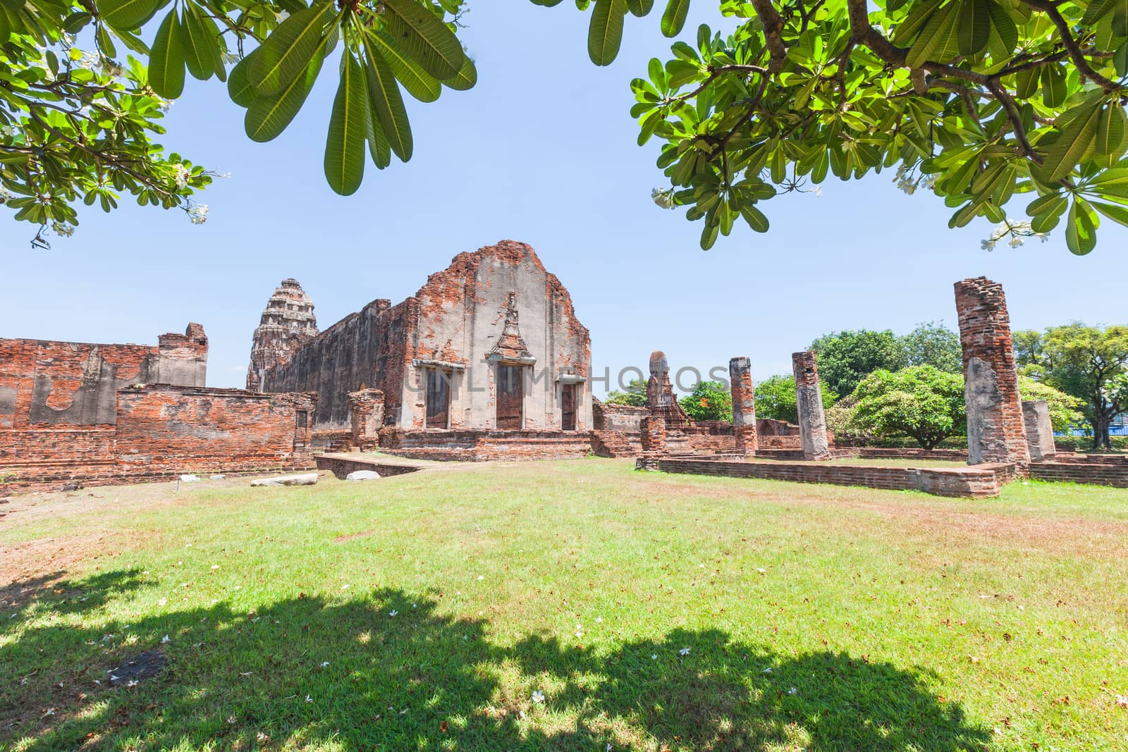 Wat Phra Sri Rattana Mahathat Historical park by jame_j@homail.com